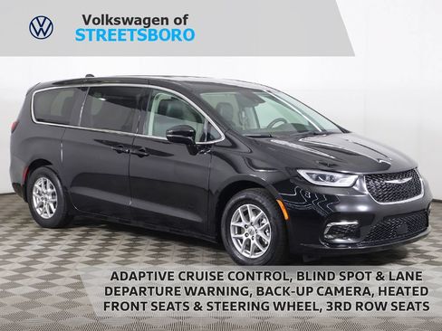 Used 2024 Chrysler Pacifica Touring-L FWD image 1