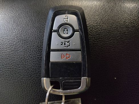 Used 2020 Ford Fusion SE FWD image 32