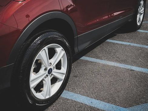 Used 2016 Ford Escape SE FWD image 29