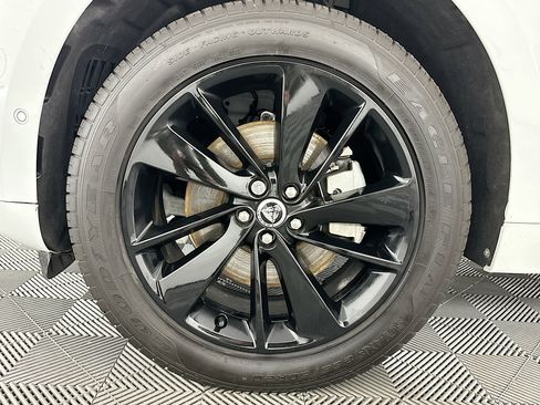Used 2024 Jaguar F-PACE R-Dynamic S image 35