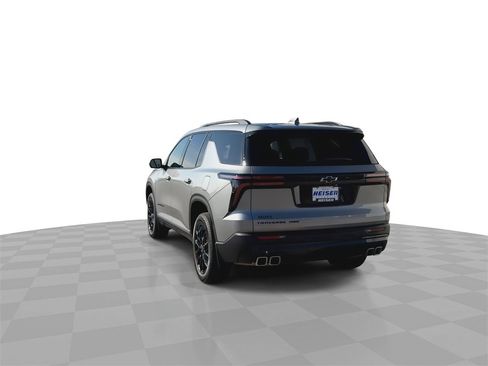 Used 2026 Chevrolet Traverse LT w/ Midnight/Sport Edition image 7