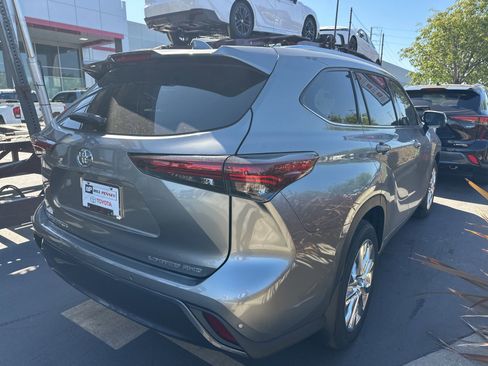 Used 2026 Toyota Highlander Limited AWD/4WD image 4