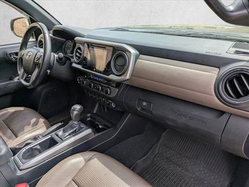 Used 2017 Toyota Tacoma Limited w/ Tow Package AWD/4WD image 21