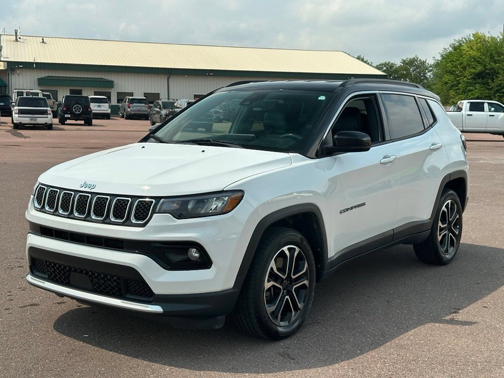 Used 2024 Jeep Compass Limited AWD/4WD image 4