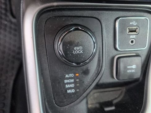 Used 2018 Jeep Compass Latitude w/ Cold Weather Group AWD/4WD image 30