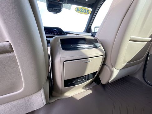 Used 2024 Cadillac Escalade ESV Premium Luxury AWD/4WD image 21