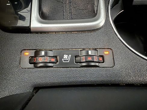 Used 2019 Toyota Highlander Limited image 46