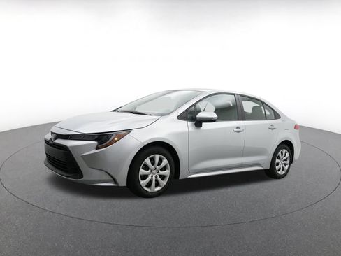 Used 2025 Toyota Corolla LE FWD image 3