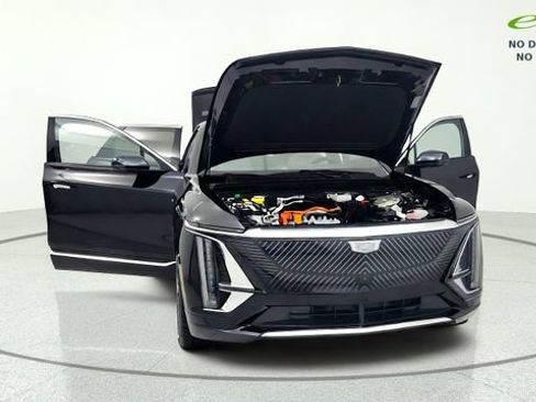 Used 2025 Cadillac Lyriq Luxury AWD/4WD image 12