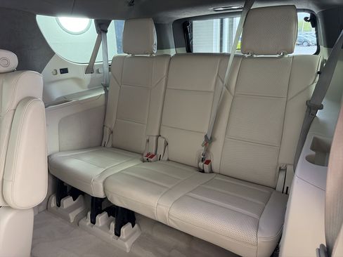 Certified 2023 Cadillac Escalade ESV Premium Luxury Platinum w/ LPO, Radiant Package AWD/4WD image 8