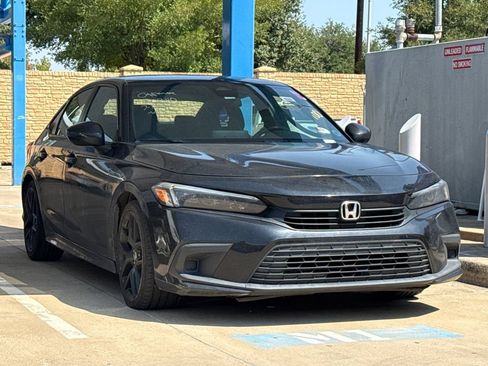 Used 2023 Honda Civic Sport image 3