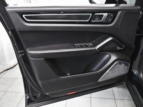 Used 2023 Porsche Cayenne GTS w/ Premium Package Plus image 9