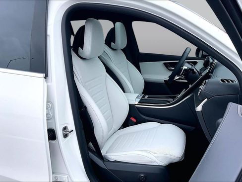 Used 2026 Mercedes-Benz GLC 300 4MATIC image 9
