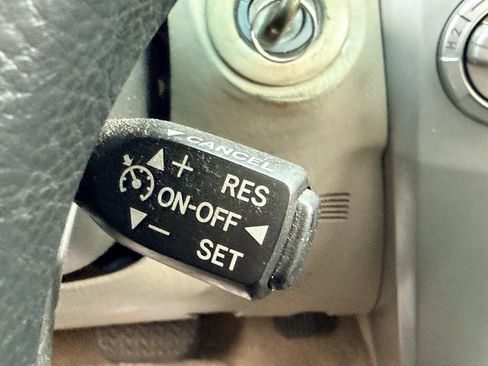 Used 2004 Toyota 4Runner SR5 AWD/4WD image 7