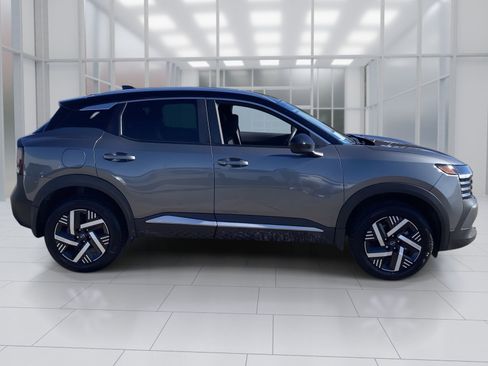 New 2026 Nissan Kicks SV image 7