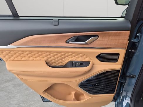 New 2026 Jeep Grand Cherokee Summit image 17