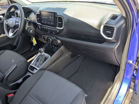 Used 2025 Hyundai Venue SE image 32