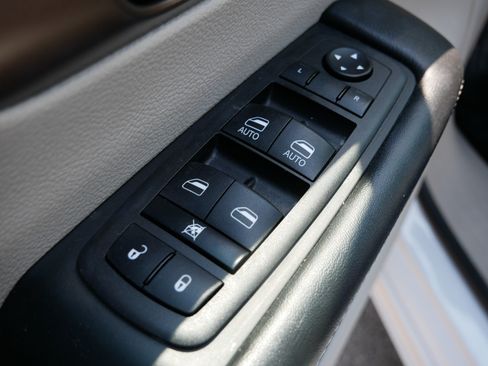 Used 2023 Chrysler Voyager LX FWD image 19