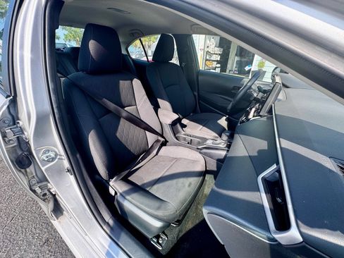 Used 2025 Toyota Corolla LE FWD image 13
