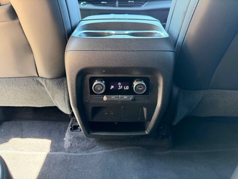 Used 2025 Buick Enclave Preferred FWD image 29