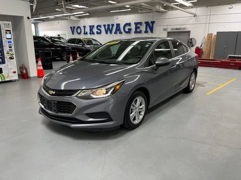Used 2018 Chevrolet Cruze LT FWD image 5
