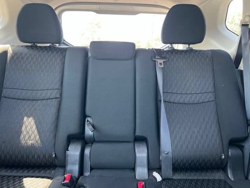 Used 2017 Nissan Rogue SV w/ SV Premium Package FWD image 27