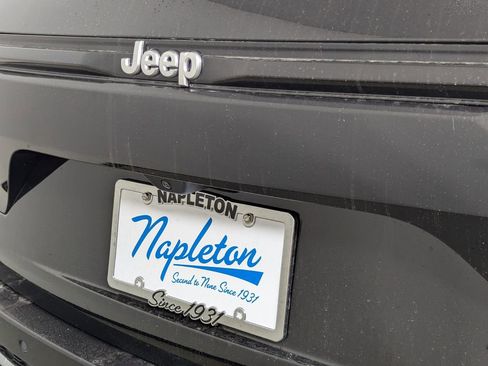 New 2025 Jeep Grand Cherokee Laredo w/ Luxury Tech Group I image 9