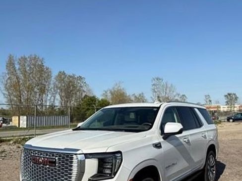 Used 2021 GMC Yukon Denali w/ Denali Ultimate Package AWD/4WD image 2