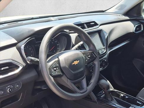 Used 2021 Chevrolet TrailBlazer LT w/ Convenience Package FWD image 6