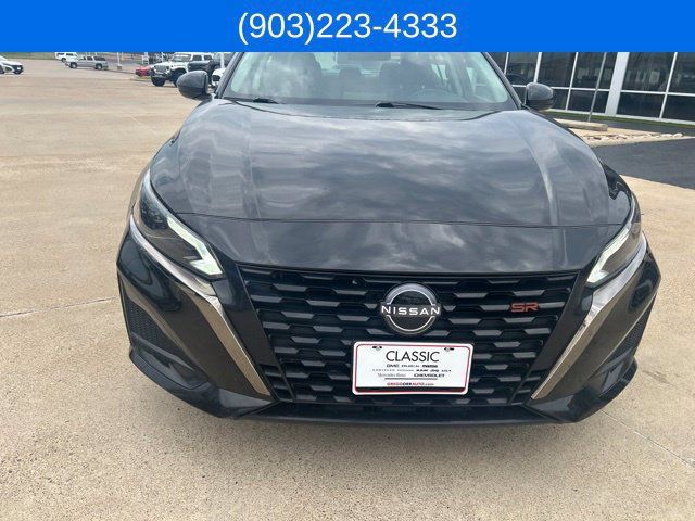 Used 2024 Nissan Altima 2.5 SR FWD image 2