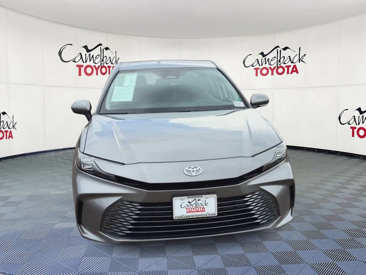 Used 2025 Toyota Camry XLE FWD image 6