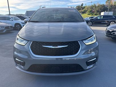 Used 2023 Chrysler Pacifica Pinnacle