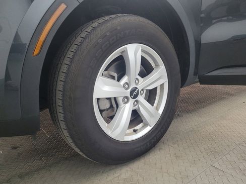 Used 2023 Kia Sorento LX image 31