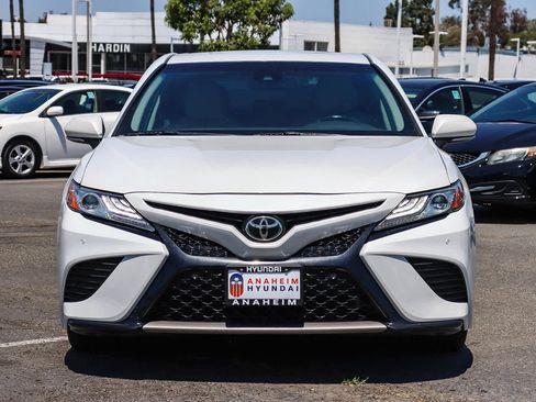 Used 2018 Toyota Camry XSE FWD image 2