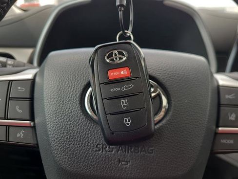 Certified 2025 Toyota Highlander XLE AWD/4WD image 60