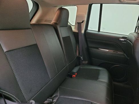Used 2017 Jeep Compass Latitude AWD/4WD image 19