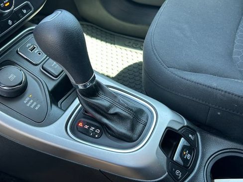 Used 2018 Jeep Compass Sport w/ Cold Weather Group AWD/4WD image 18