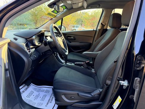 Used 2021 Chevrolet Trax LS w/ Tint and Cruise Package FWD image 10