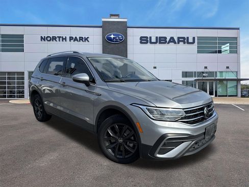 Used 2024 Volkswagen Tiguan SE FWD image 1
