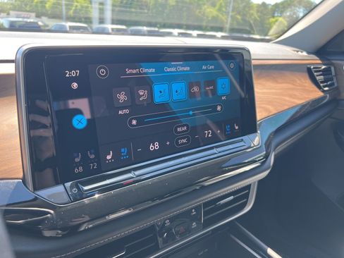 Certified 2026 Volkswagen Atlas SE FWD image 19