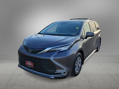 Used 2022 Toyota Sienna XLE