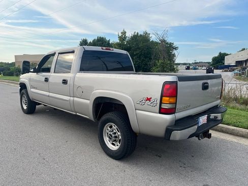 Used 2005 GMC Sierra 2500 SLE w/ Heavy-Duty Power Package AWD/4WD image 4