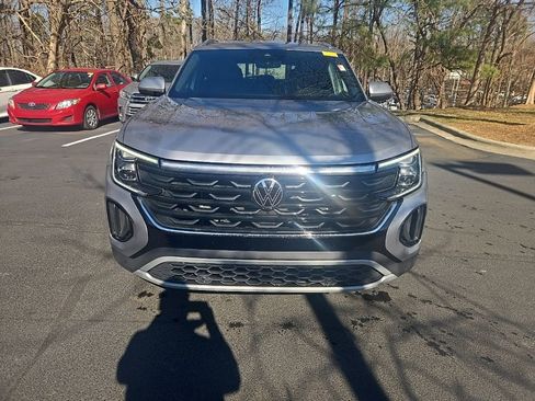 Used 2024 Volkswagen Atlas Cross Sport SE image 13