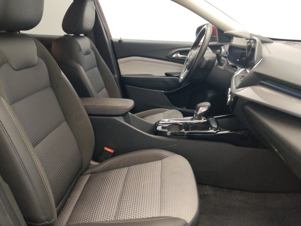 Used 2025 Chevrolet Trax LT w/ LT Convenience Package FWD image 21