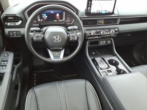 Used 2025 Honda Pilot Elite image 14