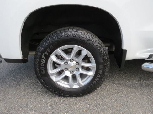 Certified 2025 Chevrolet Silverado 1500 LT w/ Z71 Off-Road Package AWD/4WD image 18