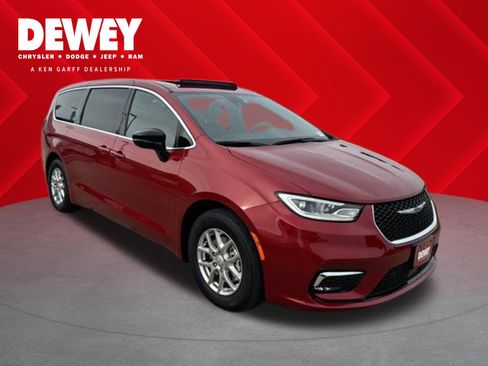 New 2026 Chrysler Pacifica Select image 1