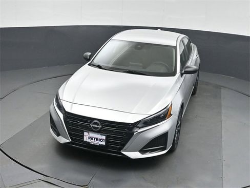 Used 2025 Nissan Altima 2.5 SV image 35