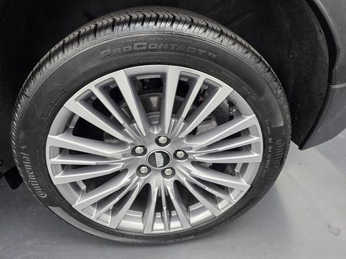 Used 2025 Cadillac XT4 Premium Luxury w/ Technology Package AWD/4WD image 17