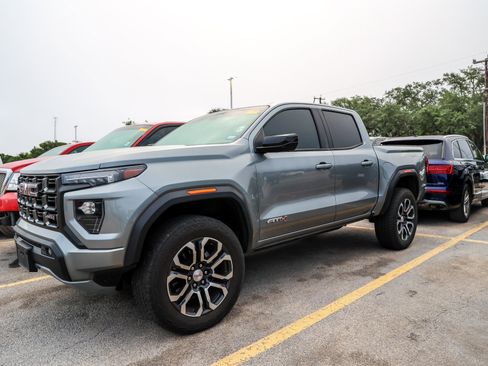 Used 2023 GMC Canyon AT4 w/ AT4 Premium Package AWD/4WD image 3